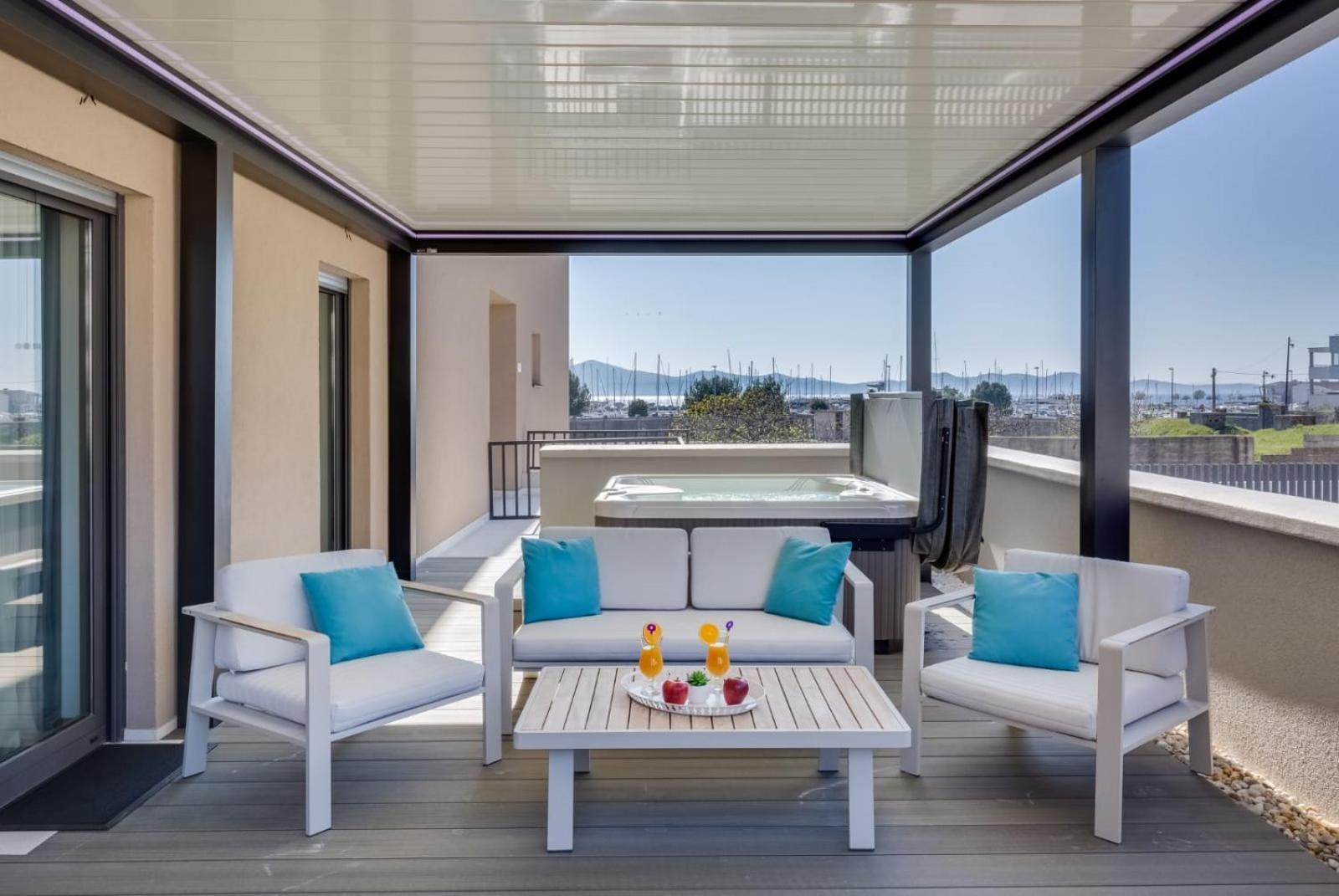 Shell Luxury Residences With Pool And Whirlpool Appartement