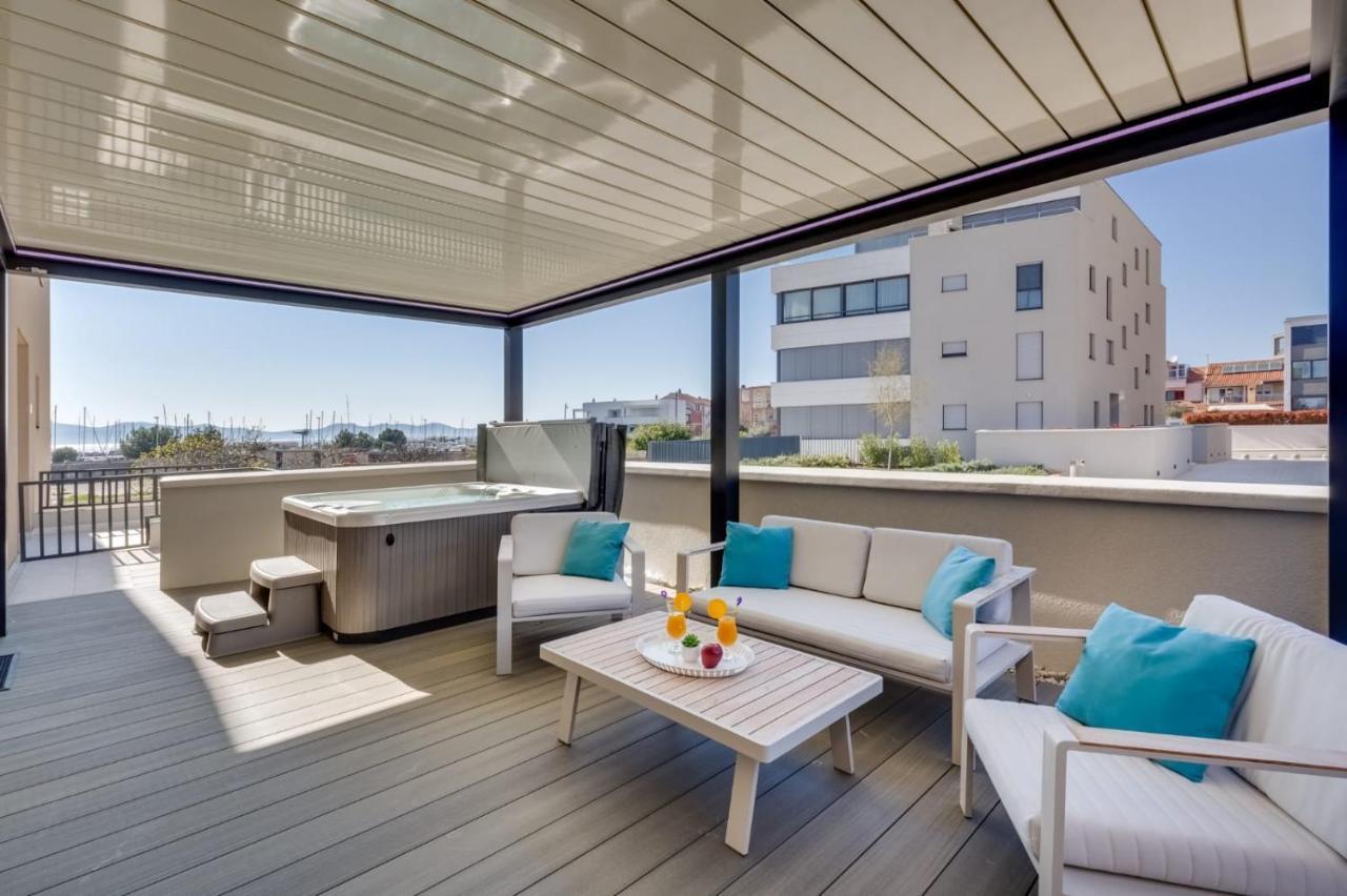 Shell Luxury Residences With Pool And Whirlpool Appartement