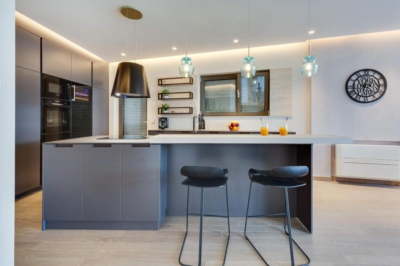 Shell Luxury Residences With Pool And Whirlpool *